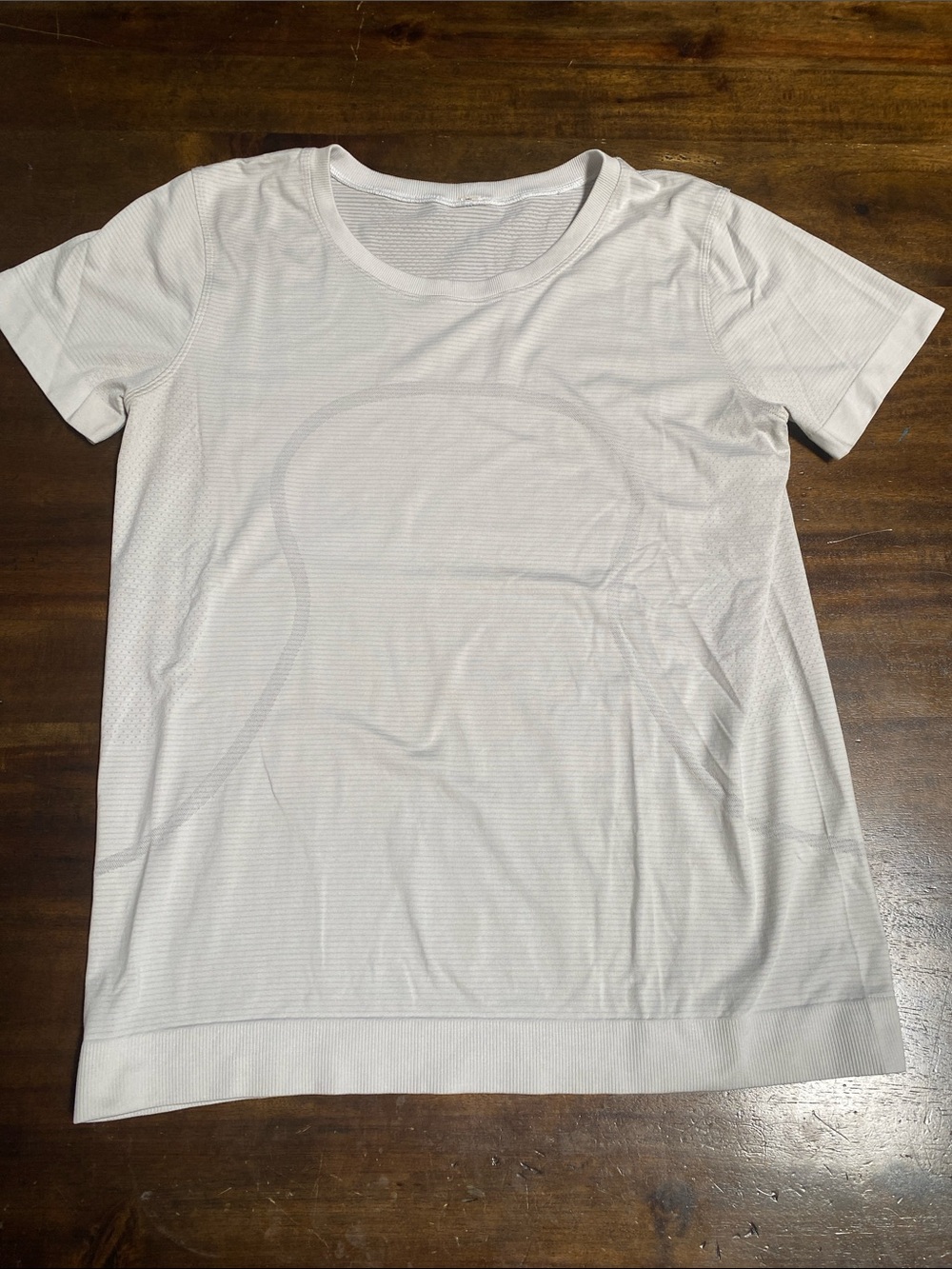 lululemon athletica swiftly loose White Short Sleeve Athletic Tee size 8